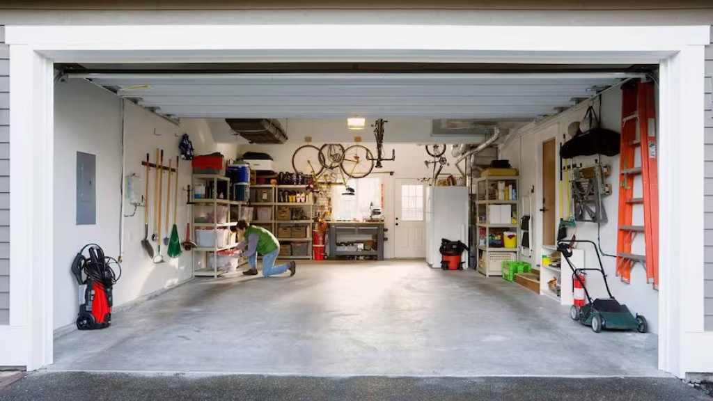What is the standard size of a single car garage door