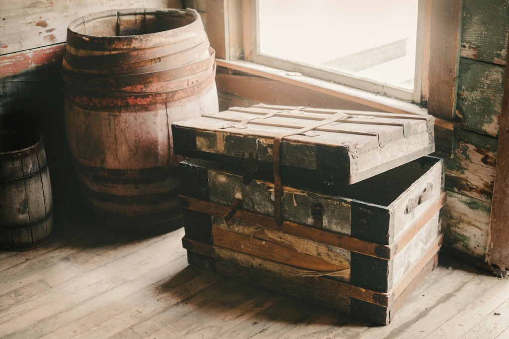 The Art and Craft of Antique Trunk Repair: A Comprehensive Guide