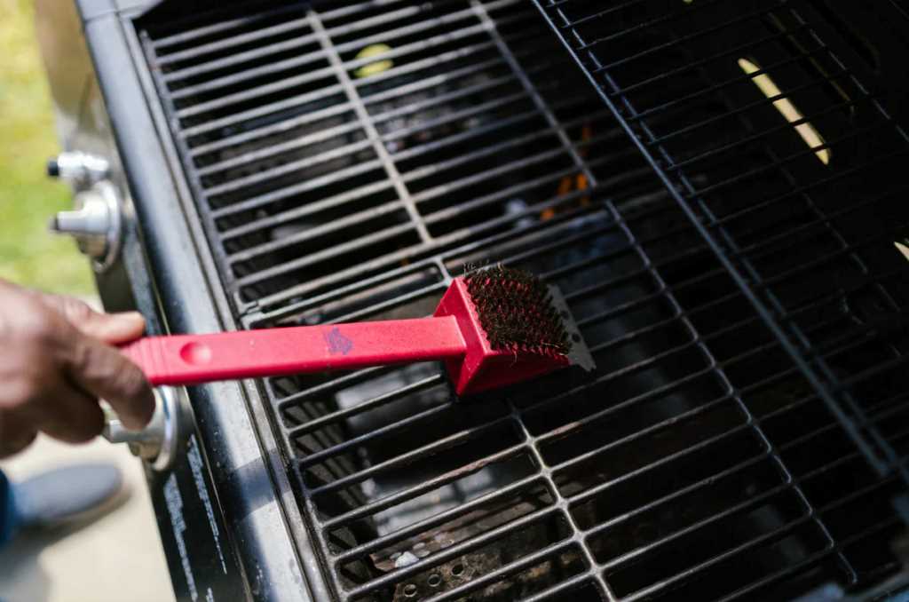 How do you clean a grill before summer