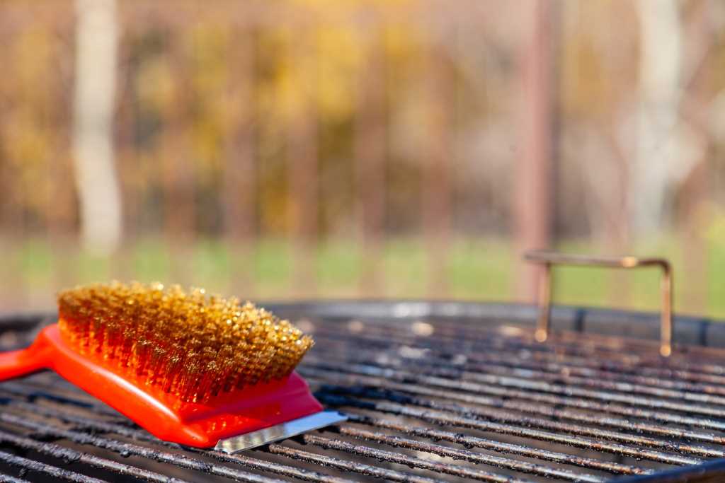 When cleaning the grill it should be turned on